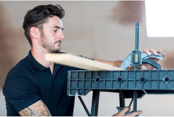 Établi pliant STANLEY FATMAX Express – Surface de travail robuste et transportable