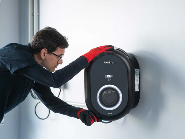 INSTALLATEUR IRVE SUR NICE POUR LA BORNE DE RECHARGE DE VOITURE ELETRIQUE EN 7KW